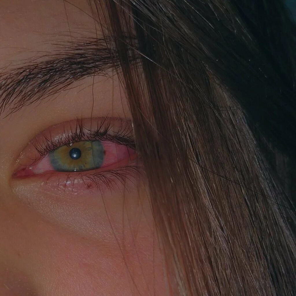 Заплаканные глаза. Заплаканные глаза девушки. Красные заплаканные глаза. Плачущие девушки Эстетика. Заплаканные фото