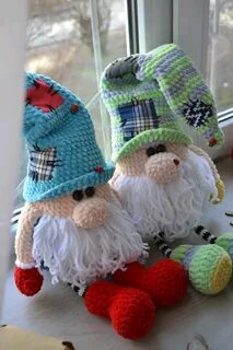 Плюшевый гномик крючком