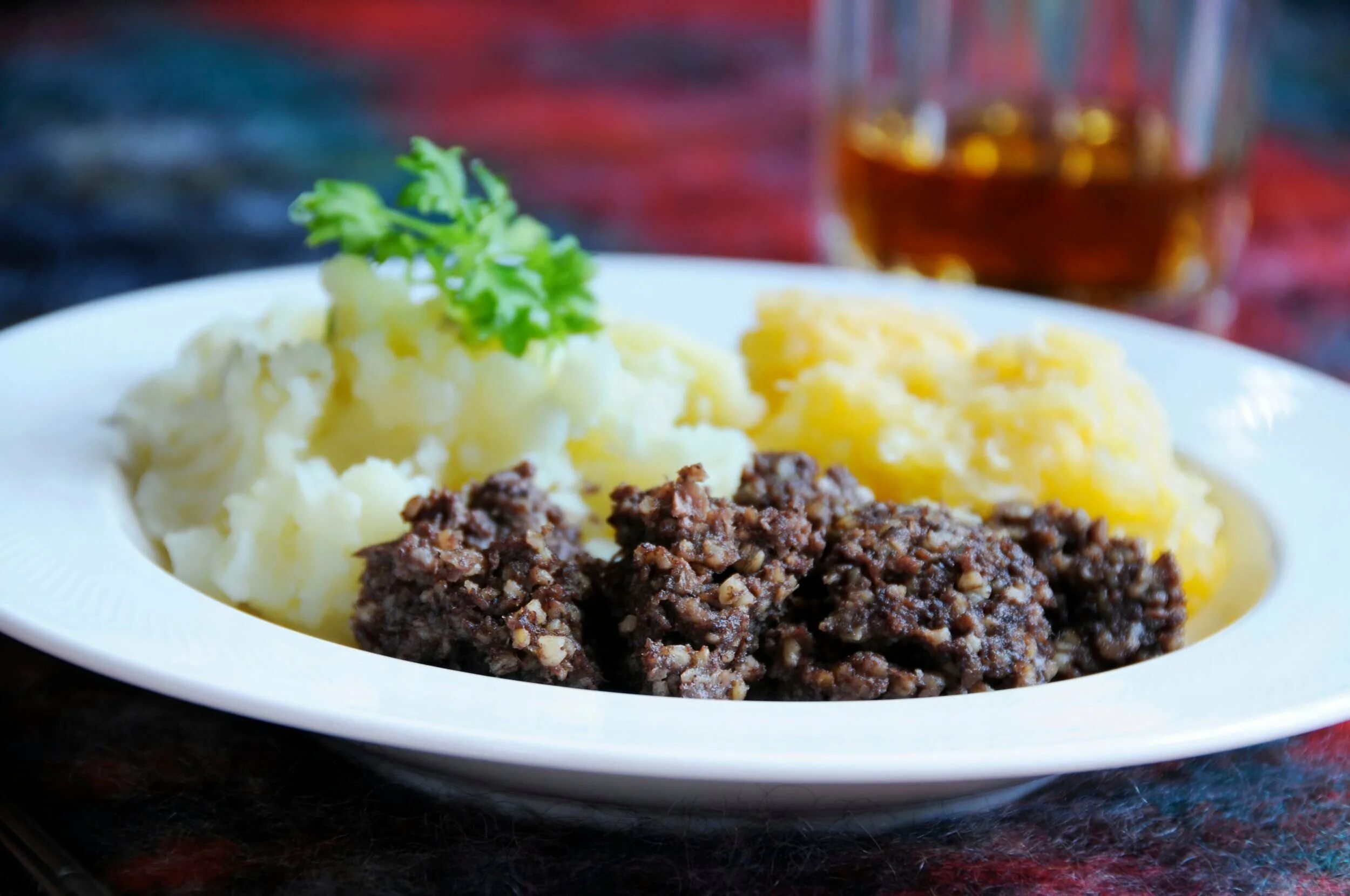 Хаггис Шотландия. Haggis Neeps and Tatties. Scottish Haggis Neeps and Tatties. Хаггис блюдо шотландское