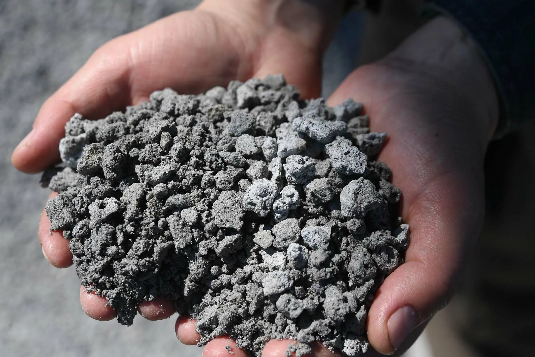 Шлак. Щебень сталеплавильный 40-120. Шлак металлургический. Металлургический шлак коржевой. Шлак.