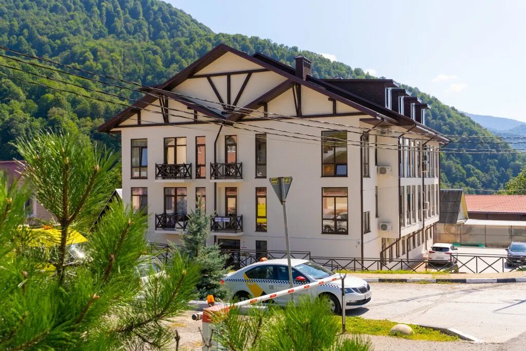 Защитников кавказа 3 красная поляна. Апартаменты сочи красная поляна. Катерина альпик красная поляна апартаменты. Апартаменты 540 красная поляна. Апартаменты на поляне.