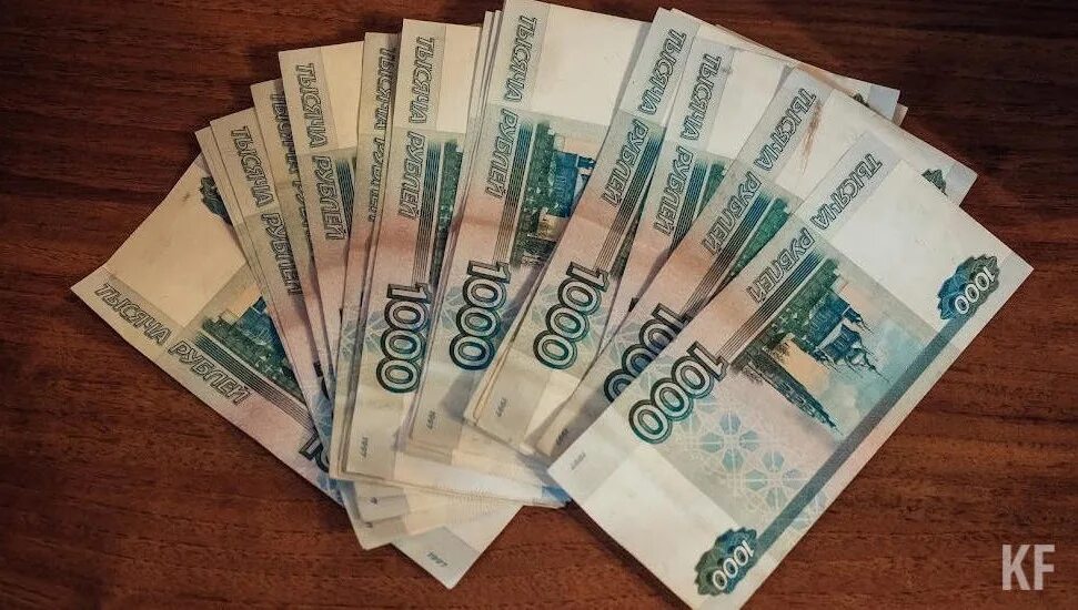 Деньги на столе. Деньги 20 тысяч рублей. Деньги 20 тысяч рублей на столе. Деньги на столе 8 тысяч.
