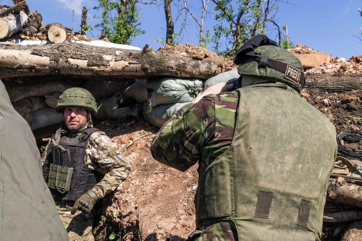 Последние новости военные донбасса сегодня. Военный журналист. Огневые позиции ВСУ. Точка у ВСУ.