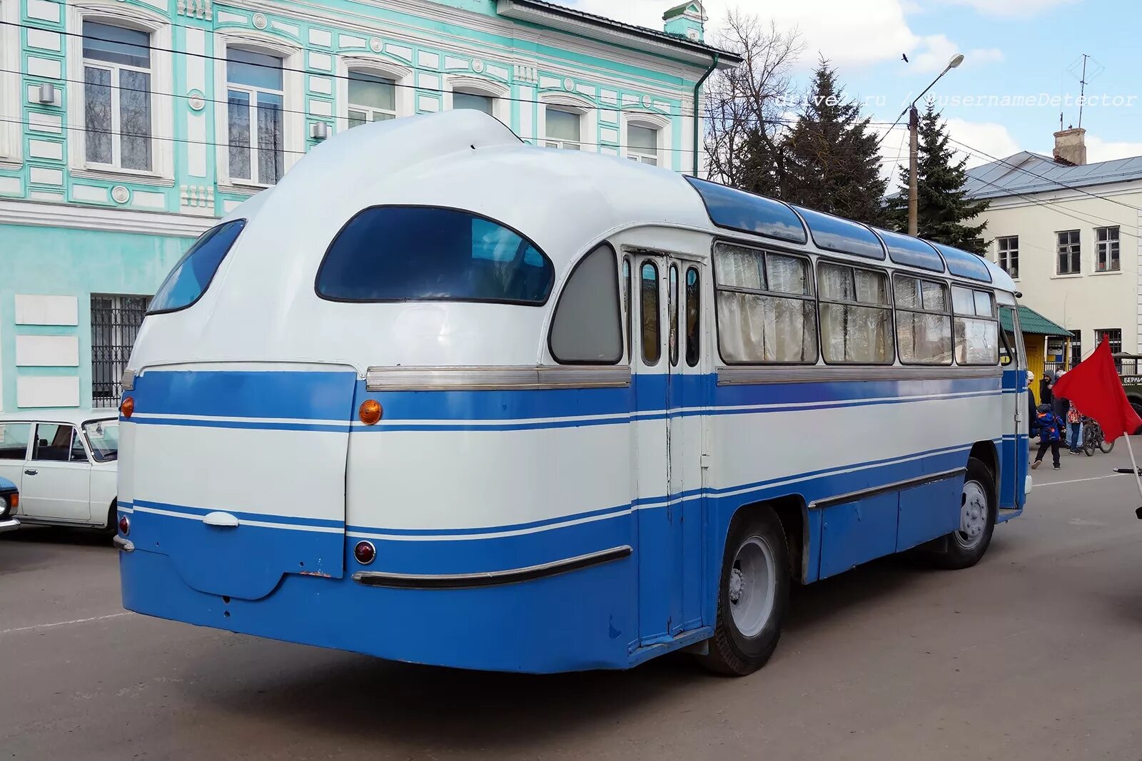 Лаз-695 автобус автобусы лаз. Гагаринский автобус. Автобус лаз 695 для космонавтов. Лаз-695 автобус. Автобус общественный транспорт.