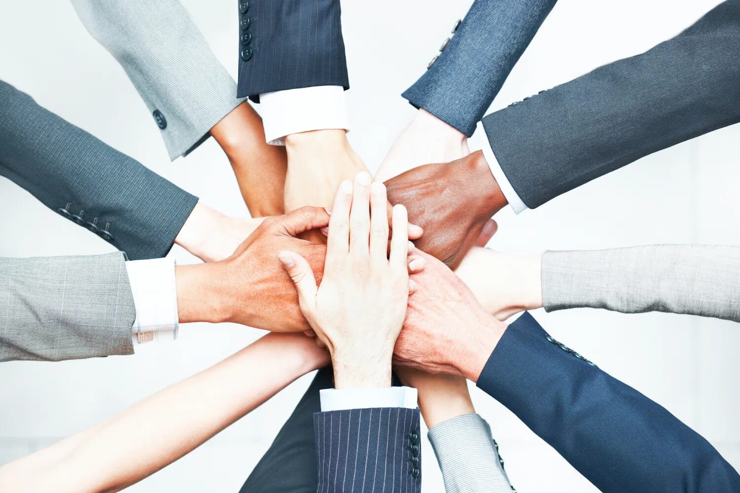 Партнерские отношения в бизнесе. Партнерство иллюстрация. Организационная социализация. Дружная команда профессионалов. Мотивация персонала.