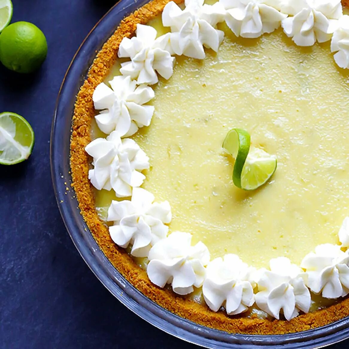 Лаймовый пирог. Key Lime pie. Лаймовый пирог украшение. Пирог с лаймом. Лаймовый торт.