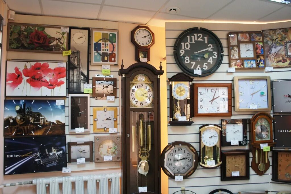 Дома с часами в петербурге. Дом часов магазин. Дом с часами psd. Часы магазин. Здание с часами омск.