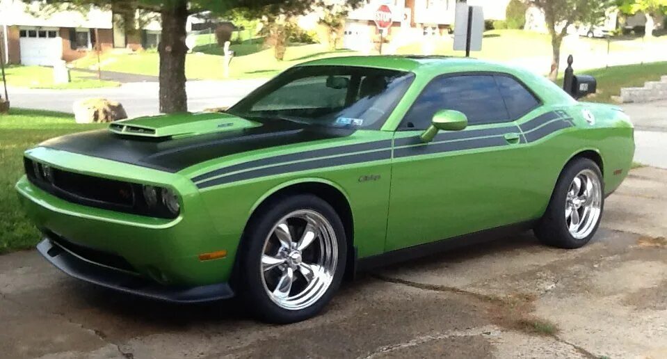 Диски челленджер. Dodge challenger 20. american racing torq thrust dodge challenger. диски додж челленджер 20. dodge challenger wheels.