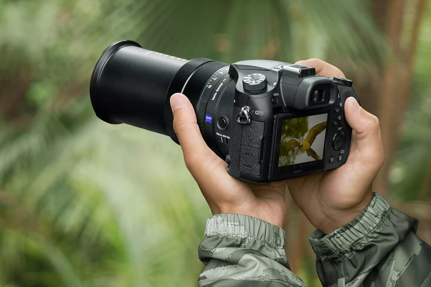 Камера для ютуберов 2017-. Leica 0-serie nr. Многокамерная съемка. Camera shown. Camera shown.