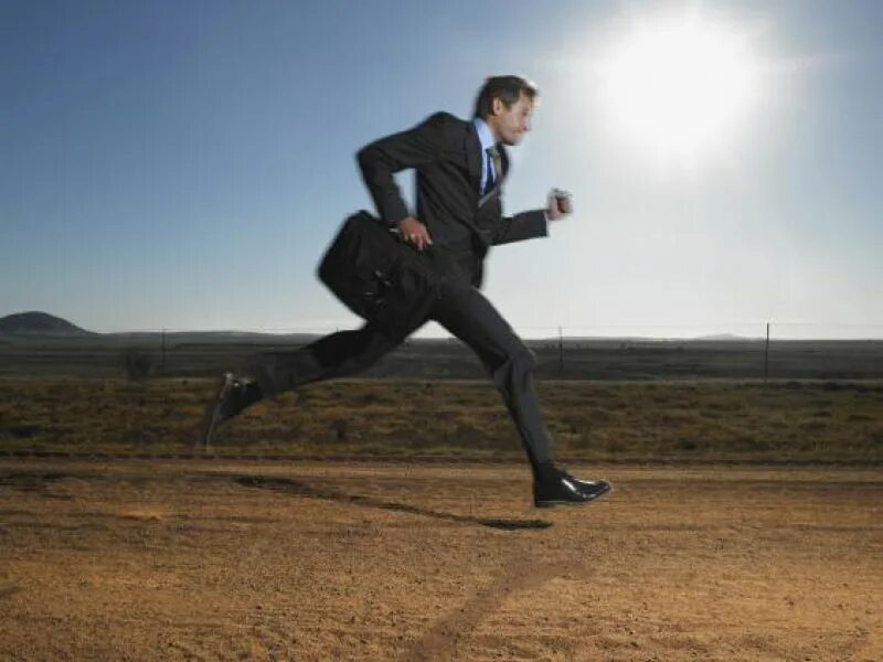 Убегая от проблем цитаты. Убегать от проблем. Убегать от проблем. Лодка демотиватор. Мужчина убегает.