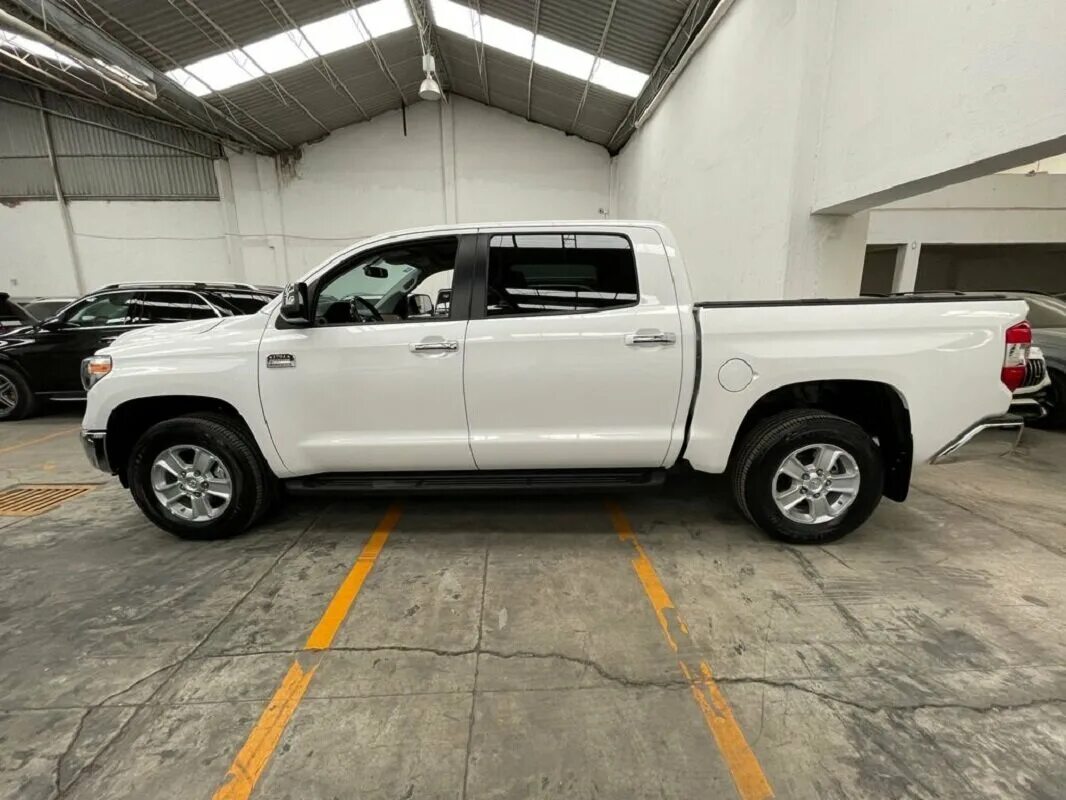 Авито тундра с пробегом. Toyota tundra 2021. тойота тундра белая 2021. тойота тундра 2021 года. toyota tundra 2021 new.