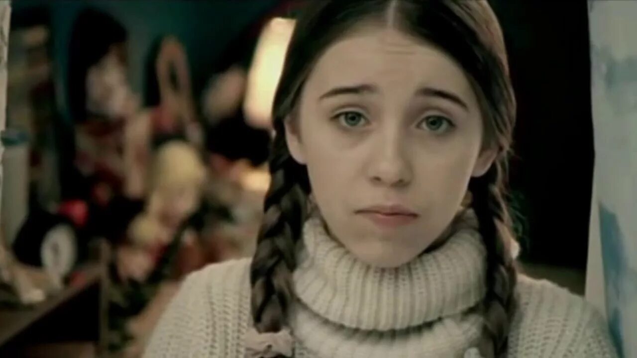 Карина мотина кораблики. Карина м белые кораблики. Подъем feat. Клип белые кораблики. Группа подъем и карина.