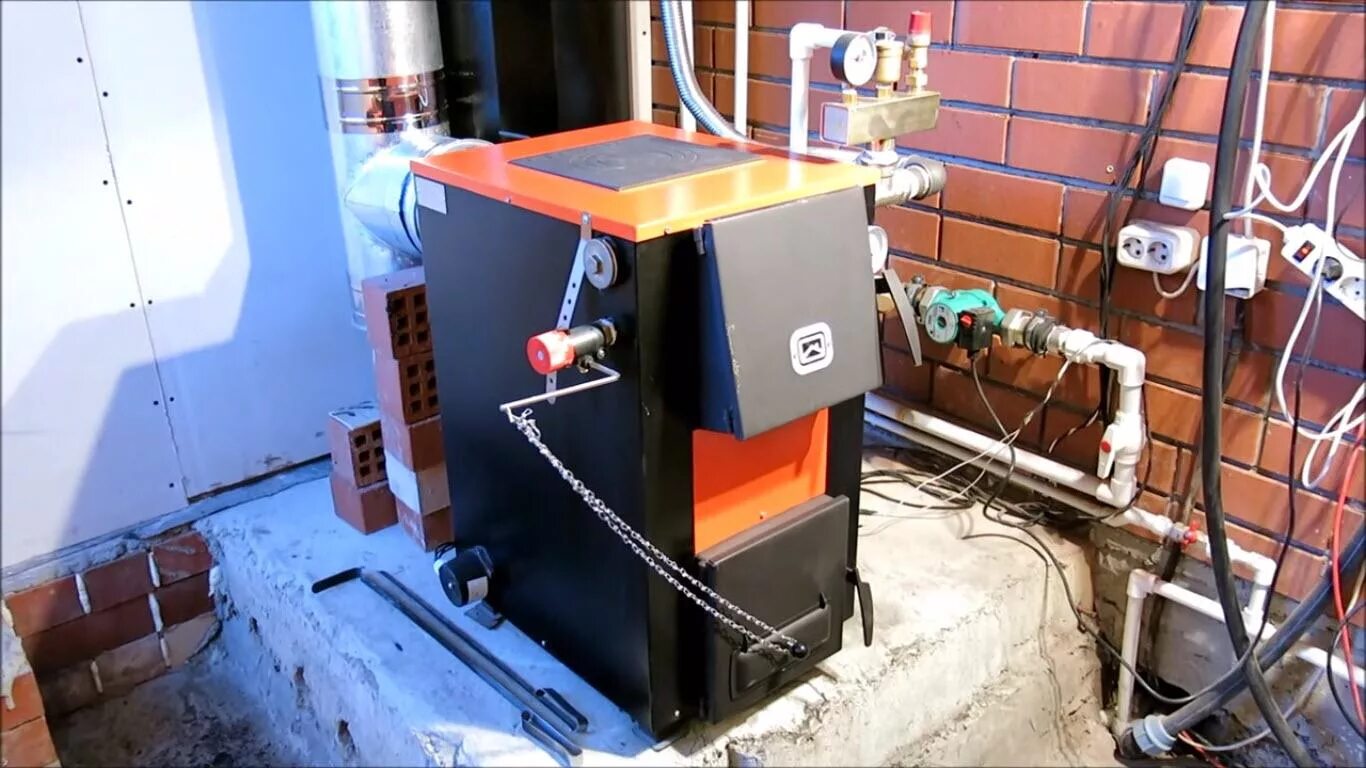 Электро дровяной котел для отопления частного дома 100м2. Дровяной отопительный котел obogrev 16 группа безопасности. Котел progrei а-16 твердотопливный. Твердотопливный котел в интерьере. Купер котёл твёрдотопливный.