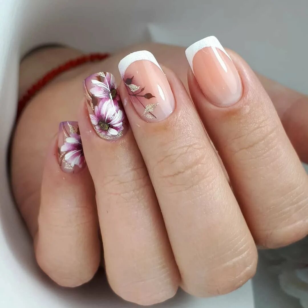 дизайн нарощенных ногтей. френч на двух ногтях. двойной маникюр. двухцветный маникюр. ногти френч с рисунком красивым.