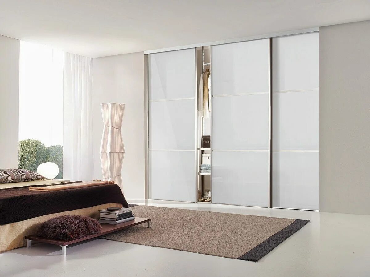 Встроенный шкаф современный дизайн. Шкаф купе Sliding-Door Wardrobe. Шкаф белый 2023. Современные встроенные шкафы. Современные шкафы купе в спальню.