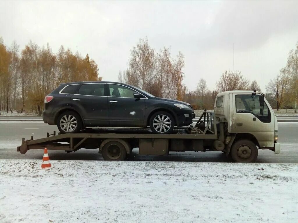 Эвакуатор автомобиля автодруг. Ауди на эвакуаторе. Эвакуатор Исузу. Эвакуатор Автодруг. Эвакуатор 2 этаж.