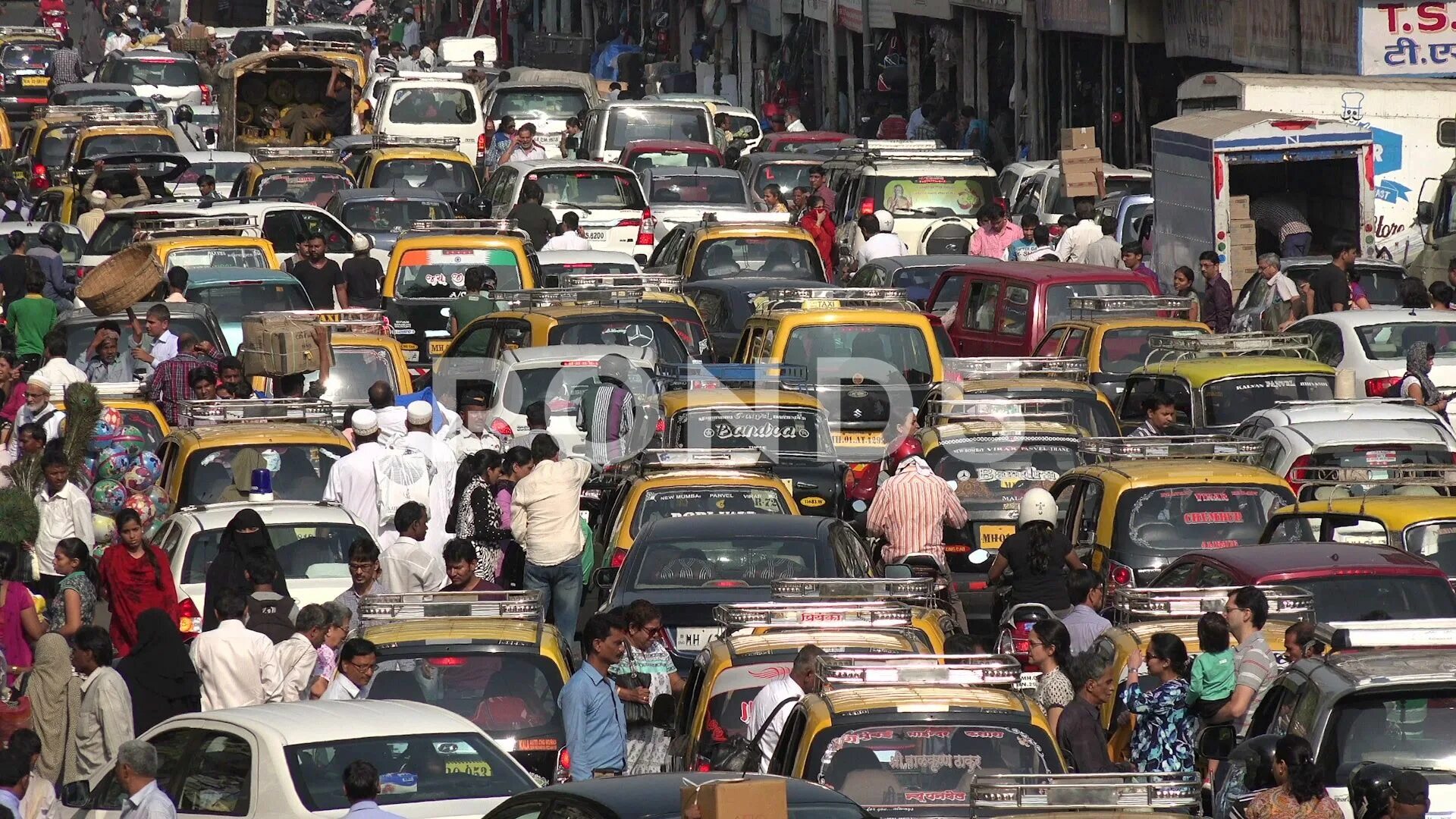 Мумбаи сити индия он трек. Трафик в Индии видео. Покажи автомобили произведенные в Индии. Traffic Jam Traffic congestion разница. Индия Мумбаи 1981.