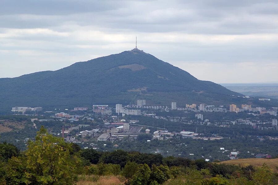 гора машук в пятигорске. гора машук в пятигорске. кисловодск гора машук. гора лакколит машук. гора развалка железноводск.