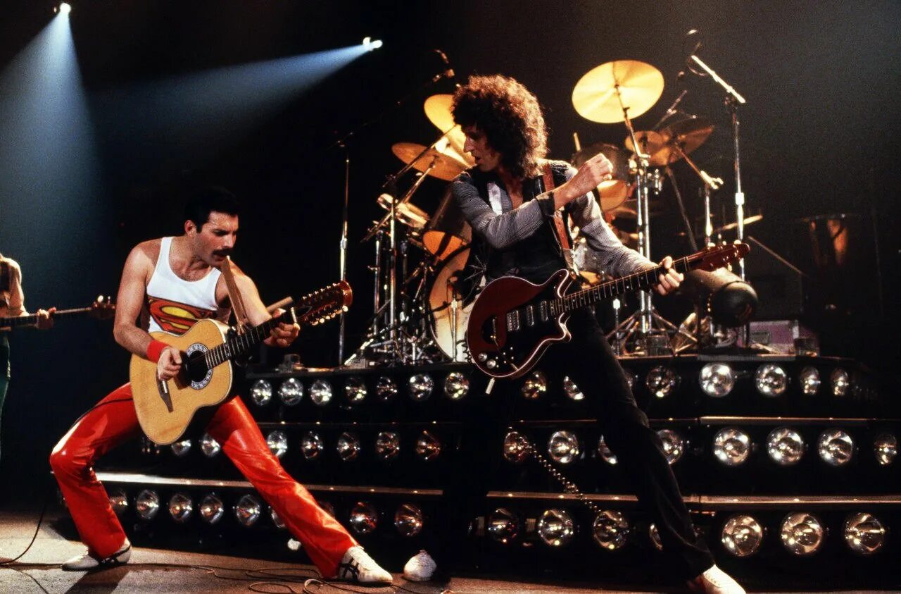 Богемская рапсодия концерт. Рок группа Queen. Группа Queen 1970. Группа Queen 70s. Группа Квин с инструментами.