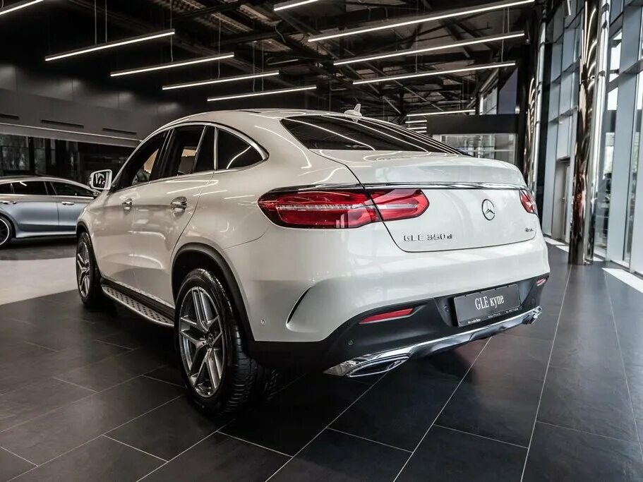 Где купить 2019. Мерседес GLE 2022 белый. Мерседес GLA Coupe 350d. Мерседес GLA купе 2020. Мерседес GLE купе 2022 белый.