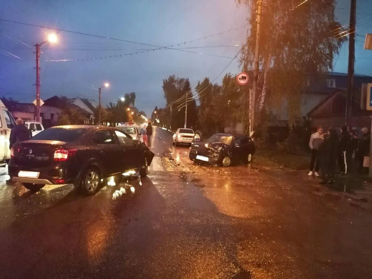 Авария в Петровске Саратовской области вчера. Авария в Петровске Саратовской области. ДТП В Петровске Саратовской области вчера. Что случилось 5 октября