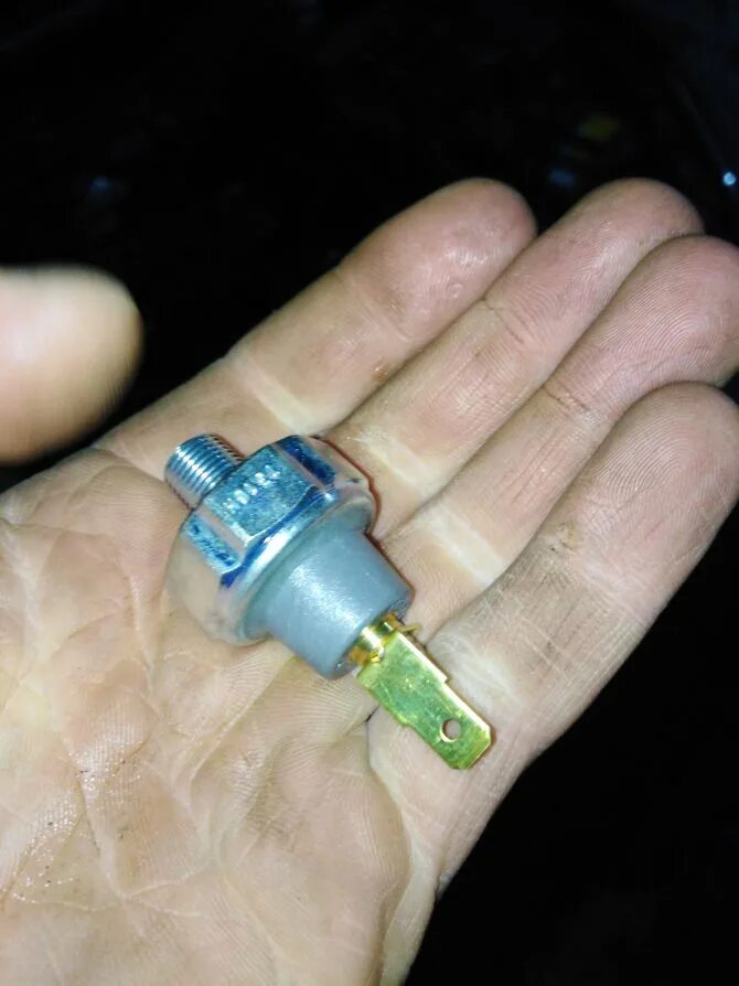 Датчик давления масла лансер 9. Mitsubishi lancer 9 1. 5. 6 датчик давления масла. Датчик давления масла mitsubishi lancer 9.