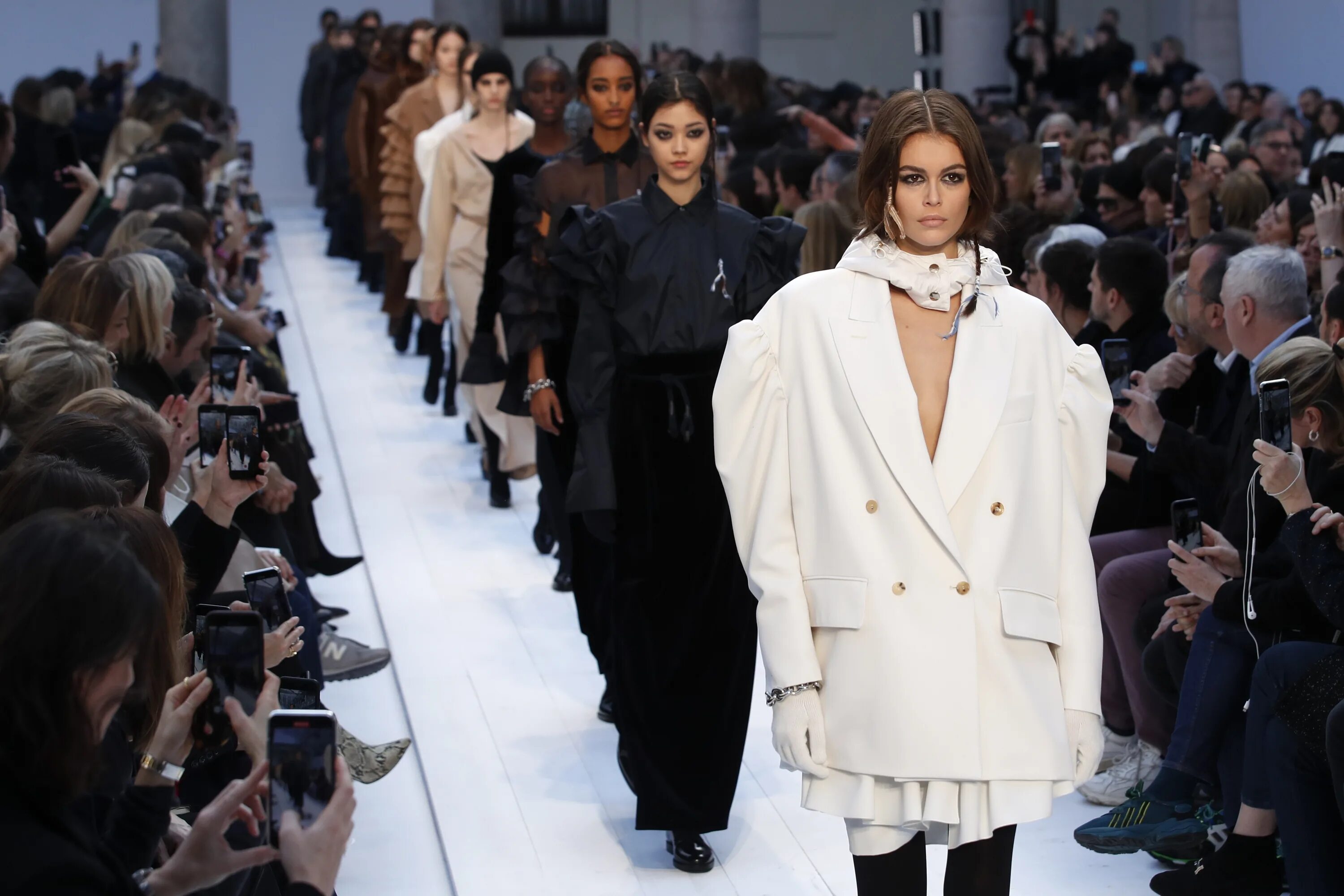 Max Mara 2022 осень зима. Max Mara осень зима 2022-2023. Какое пальто в моде 2024 году