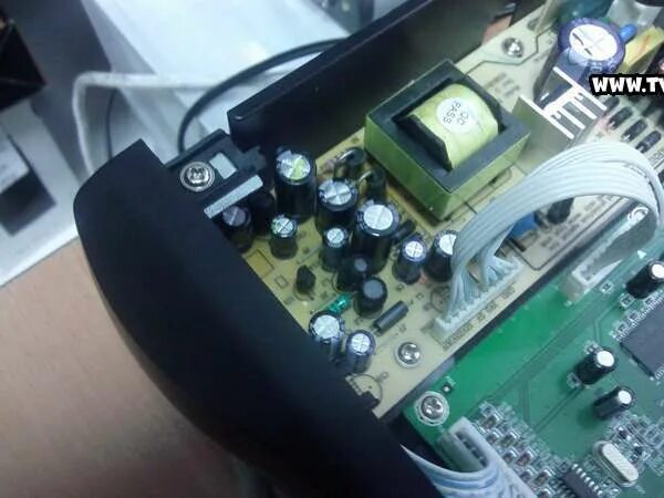 Блок питания приставки триколор gs8300 переделка. Не включается ресивер причины. 8306 ресивер триколор. Gs 8306b ресивер модель. Hd9305 блок питания переделка.