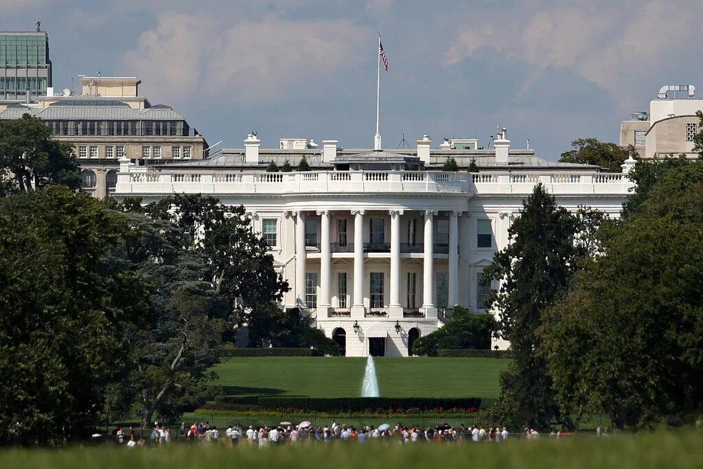 Фонарь белый дом вашингтон. Белый дом сша 2023. Белый дом вашингтон 1792. Видео с белого дома. Белый дом бишкек.