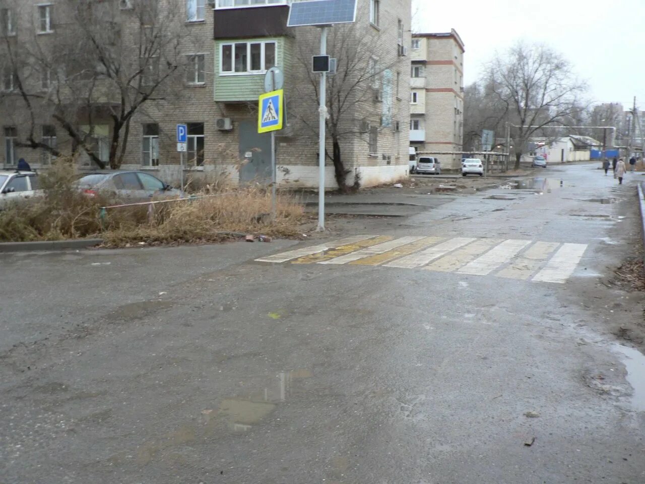 Пешеходные дорожки вдоль дороги. Конец тротуара. Технический тротуар. Асфальтовый тротуар. Конец тротуара.