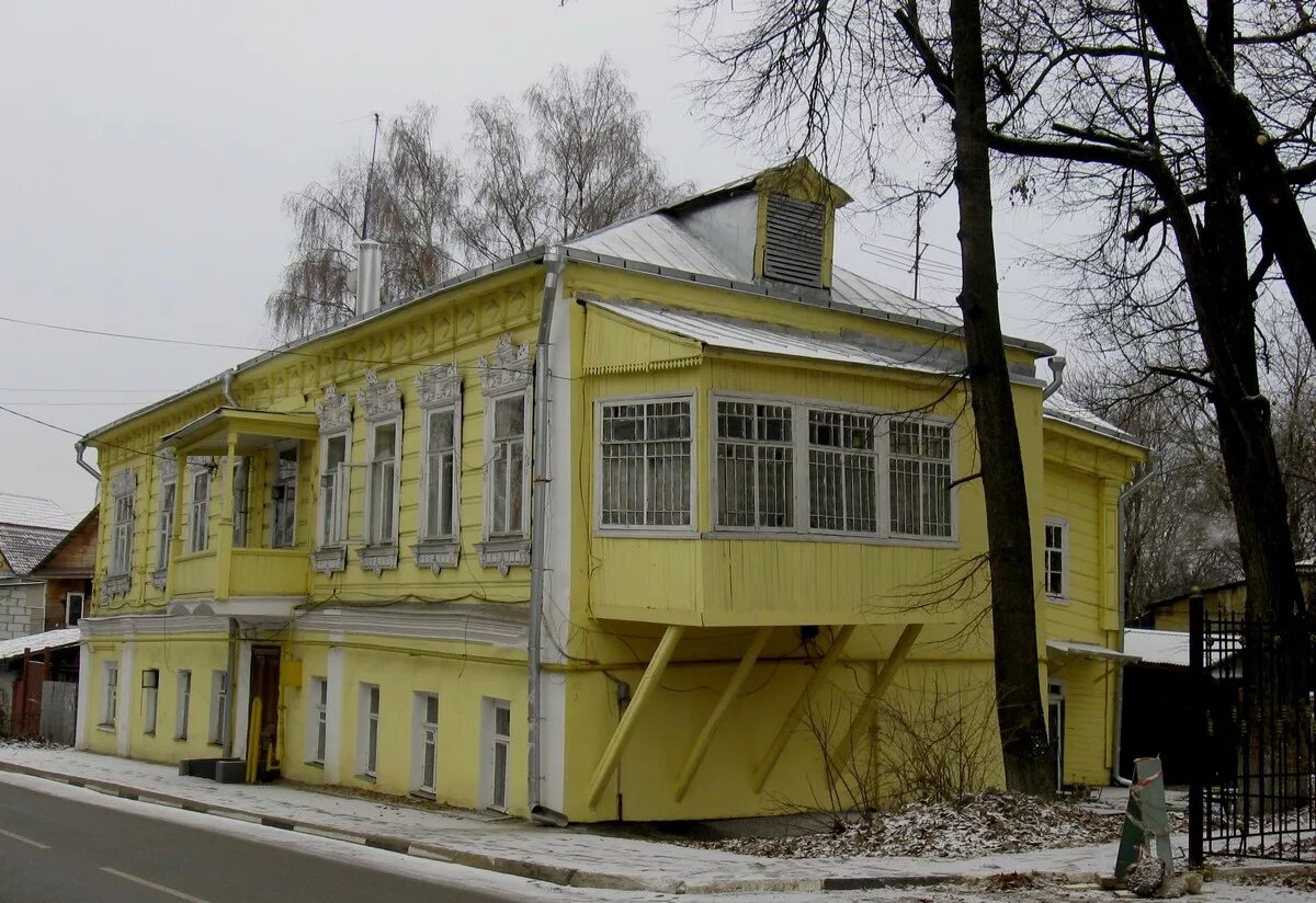 Сергиев посад ул валовая. Исторические здания Сергиев Посад. Дом купца Чернохвостова Сергиев Посад. Сергиев Посад деревянное зодчество. Валовая улица Сергиев Посад.