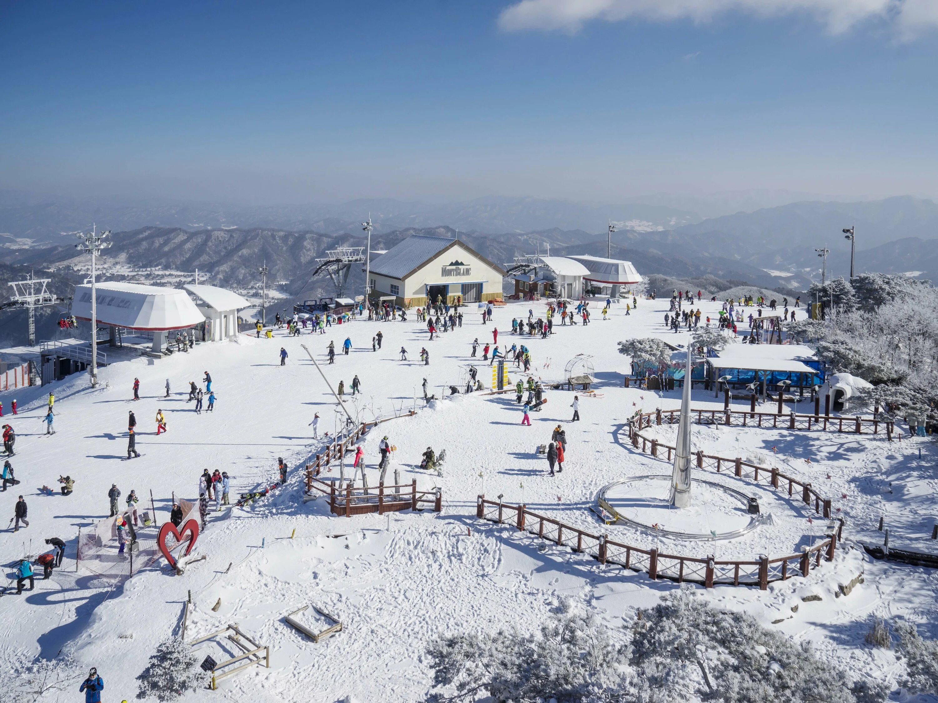 Северная корея горнолыжный курорт. Парк Феникс Корея. Канвондо курорт Кореи – Феникс-парк.. Ёнпхён в Южной Корее. Канвондо горнолыжный курорт.