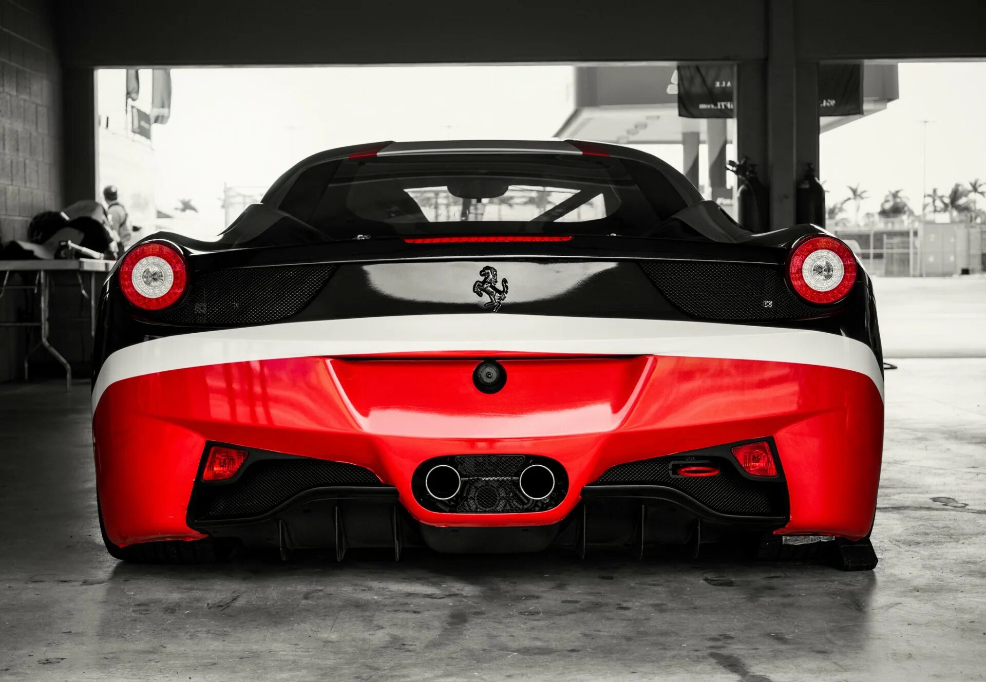 Бело красный автомобиль. Феррари. Ferrari f60. Феррари Италия 458 черная. Красная Феррари 458.