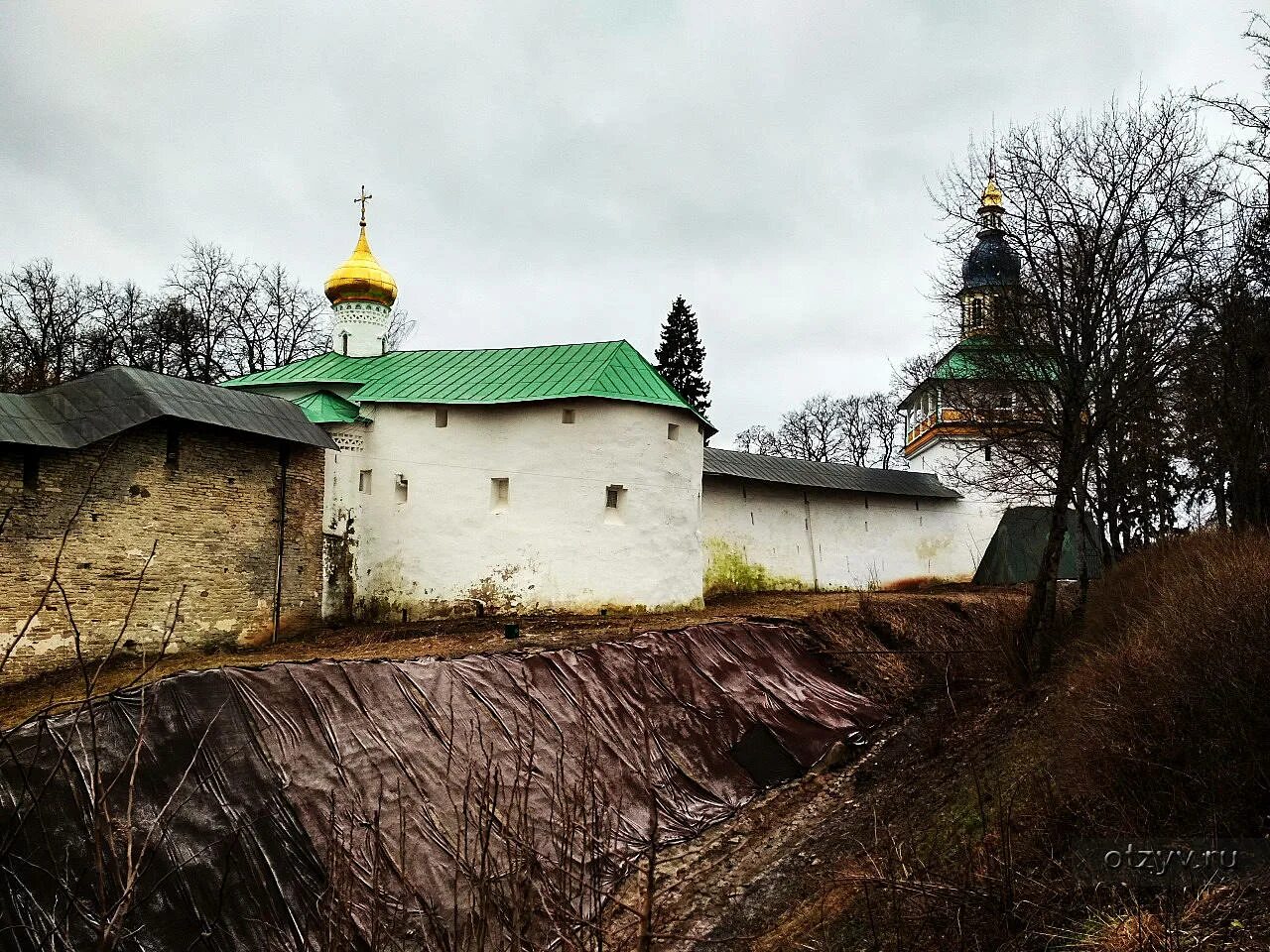 Погода в печорах сегодня. Печоры Псков. Печоры псковские певчие. Архитектура Печоры Псковская область. Печоры Псковская область улицы.