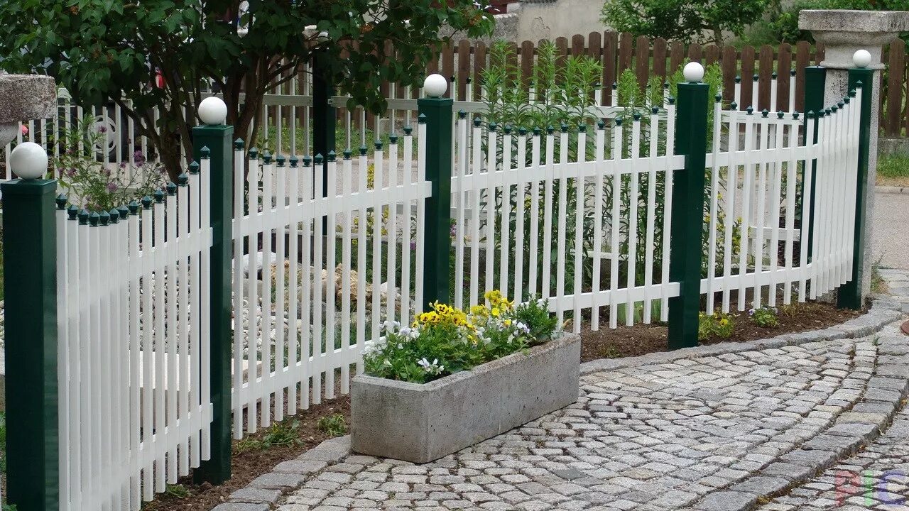 Красивый забор. Декоративный палисадник. Забор для палисадника. Современный палисадник. Забор перед домом фото