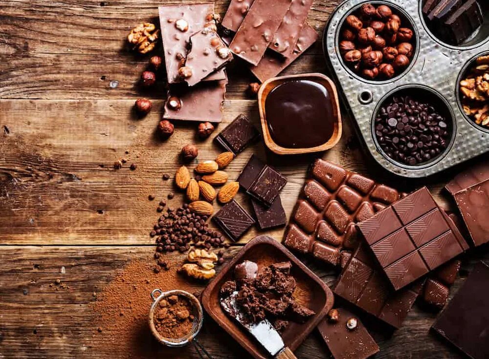 Вид шоколада и писатель. Шоколад. Шоколад сверху. Азербайджанский шоколад. Шоколад фон.