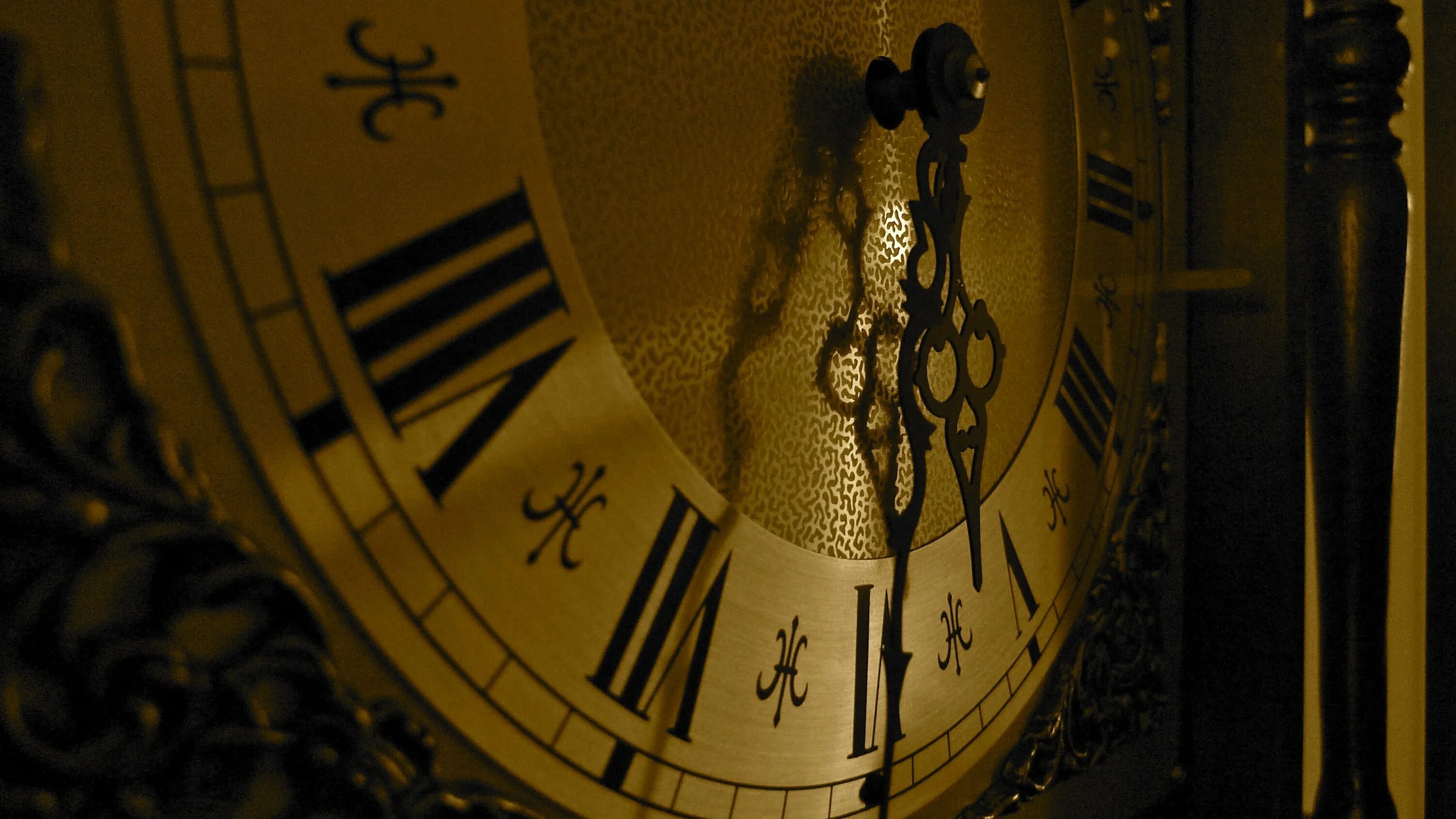 Включи музыкальные часы. Старинные часы. Часы Эстетика. Красивые старинные часы. Сказочные часы.