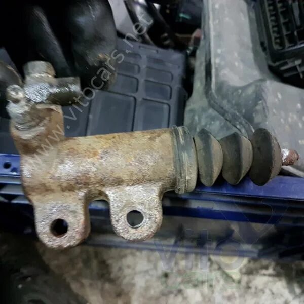 Главный цилиндр сцепления лансер с32. Рабочий цилиндр сцепления mitsubishi lancer 1. Рабочий цилиндр сцепления lancer 10 1. Гцс lancer 9. Главный цилиндр сцепления митсубиси лансер 10.