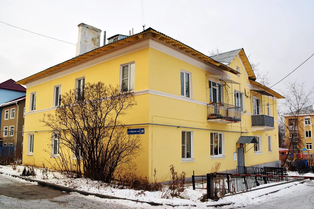 Нефтяников 18 самара. Улица нефтяников 18. Нефтяников 20 елабуга. Улица нефтяников 18. Альметьевск гипермаркет магнит нефтяников.