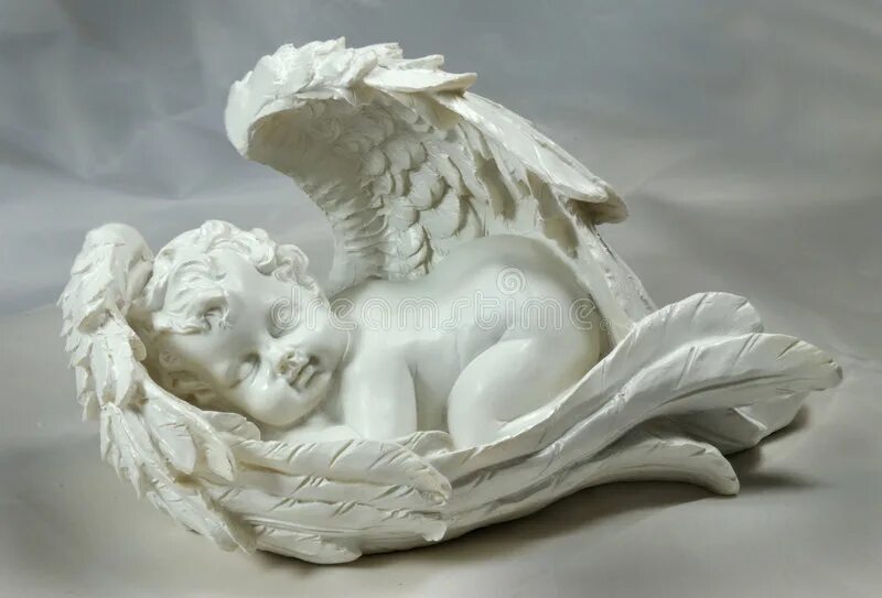 Ангел спящий. Спящий Ангелочек. Ангел в крыльях спящий. Композиция с ангелом. Колыбельная для ангела