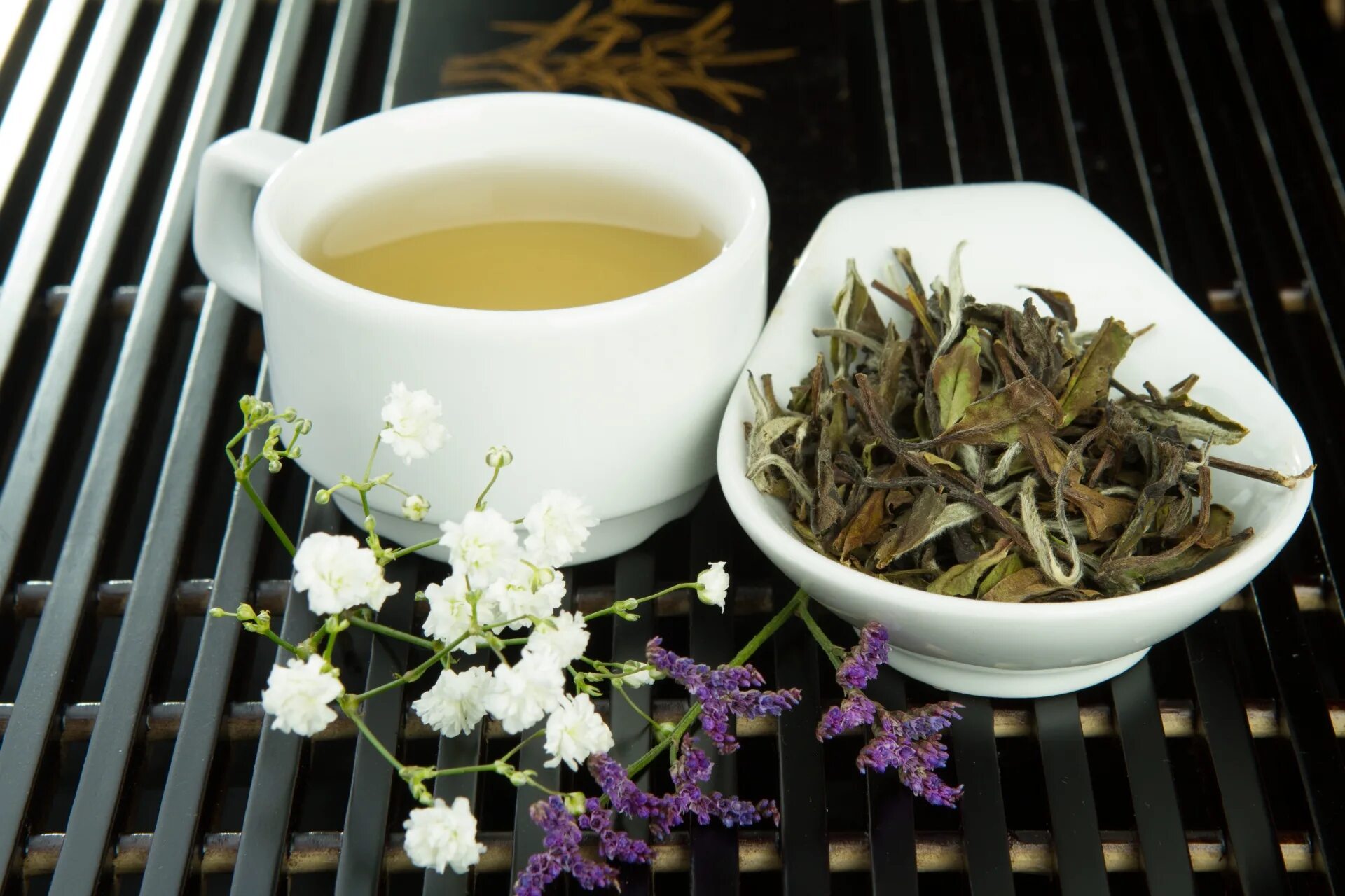 Листья чая китайского. Байхао Иньчжэнь. Байхао Иньчжэнь листья. Белый пион чай. Бай Мудань чай.