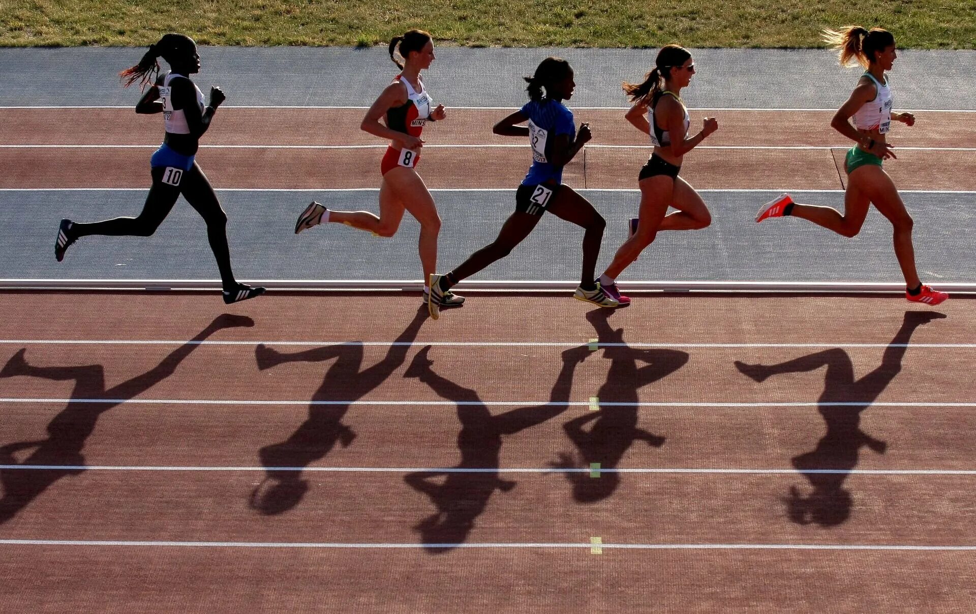 Тренировка 3 км. Легкая атлетика бег на короткие дистанции. Дистанции в легкой атлетике бег. "Бег на выносливость 2000 метров". Легкая атлетика бег на короткие и длинные дистанции.