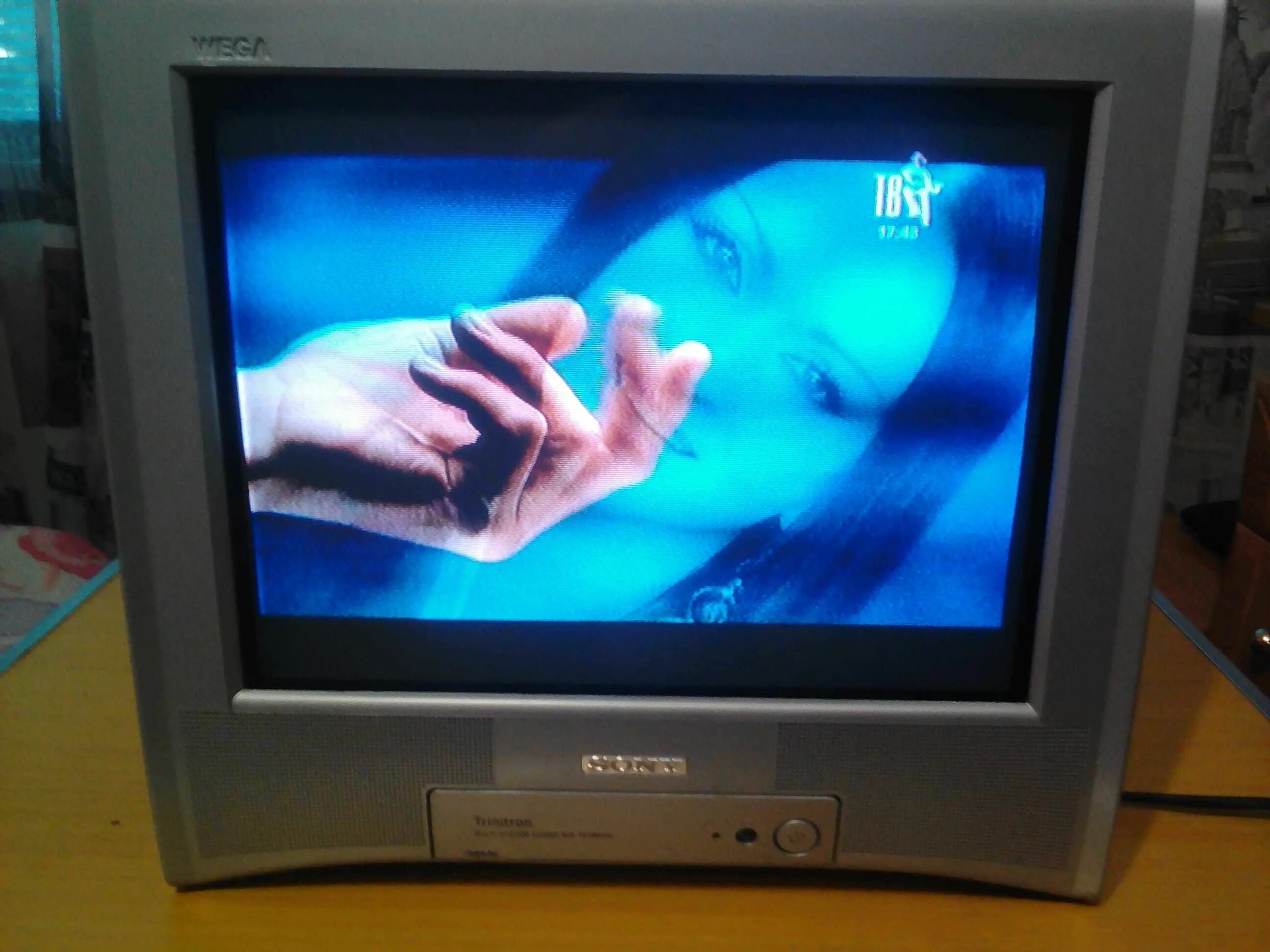 Телевизор электрон ц 380 д. Тв самсунг ck 2185. Телек луганск. Samsung 2004-2005 телевизор. Philips 32pf9531/10.