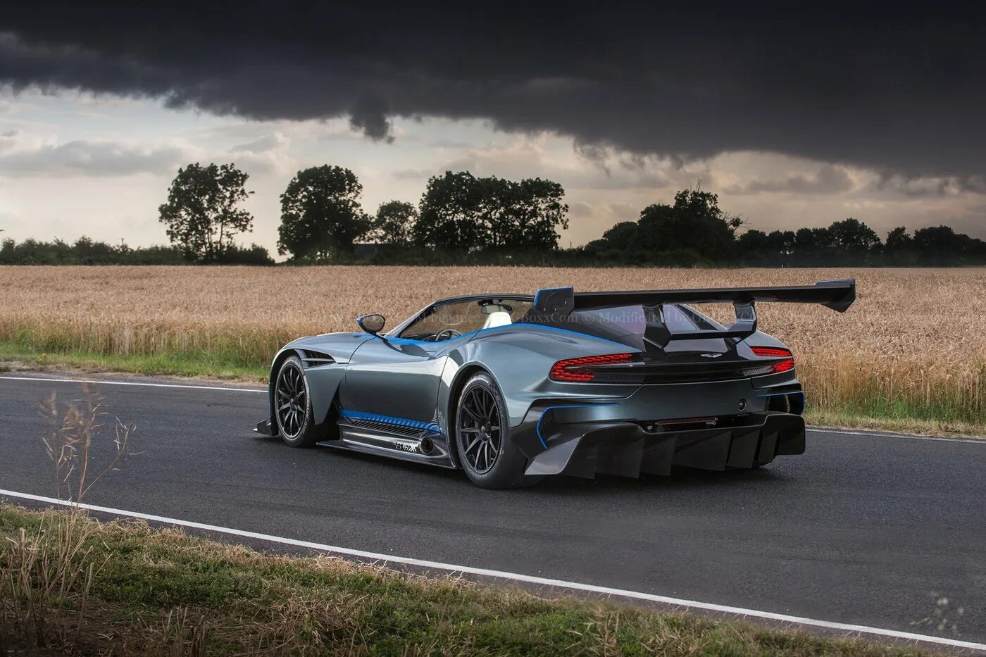 2016 aston martin vulcan. Aston martin vulcan amr pro. Aston martin vulcan 2015. Астон вулкан. Астон вулкан.