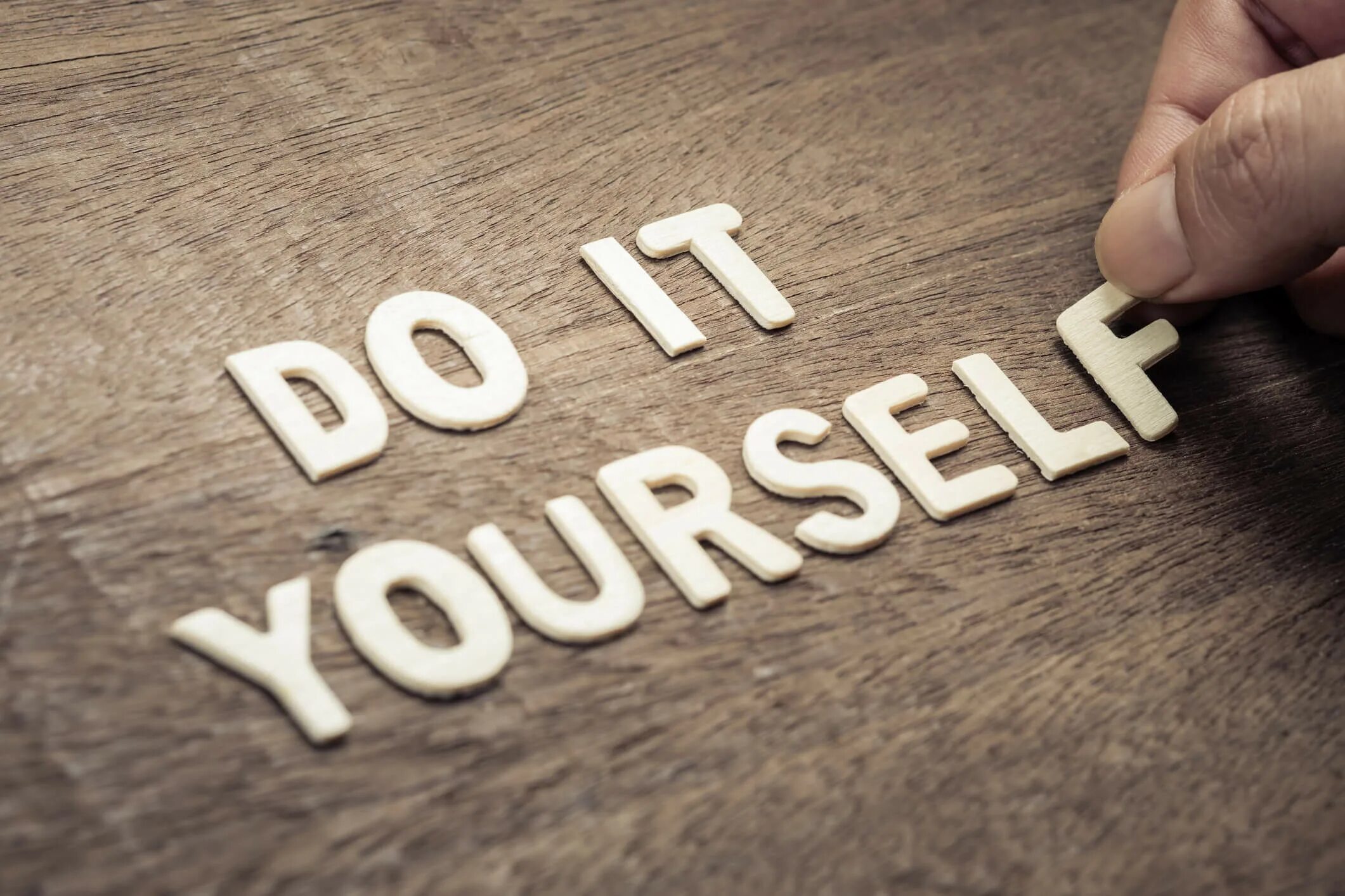 Do it yourself wills. Надпись do it yourself. do it yourself.
