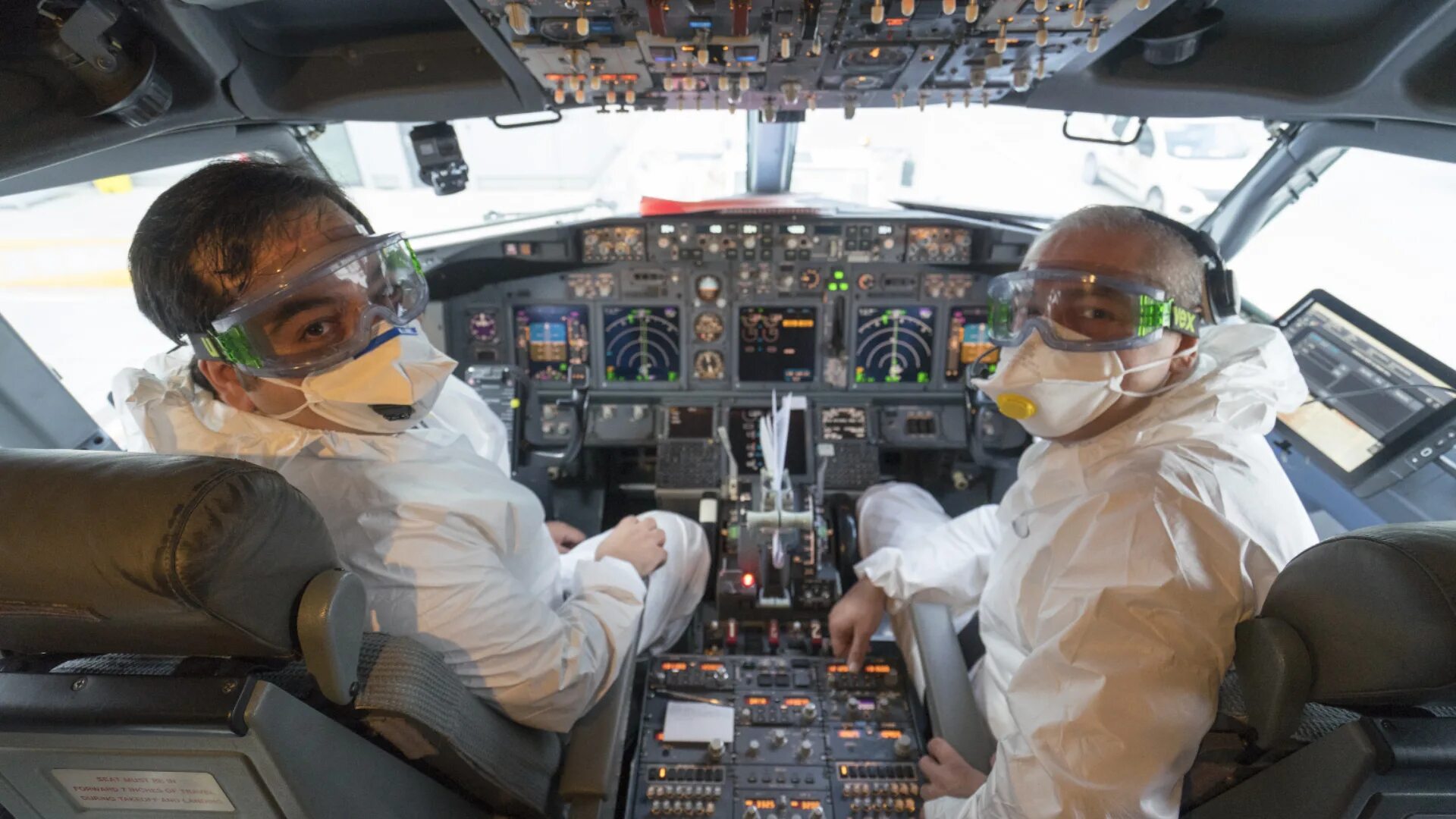 Дамир гафуров вертолет. Пилот умерший. Пилот умерший. Пилот умерший. Аэрофлот дон пилот.