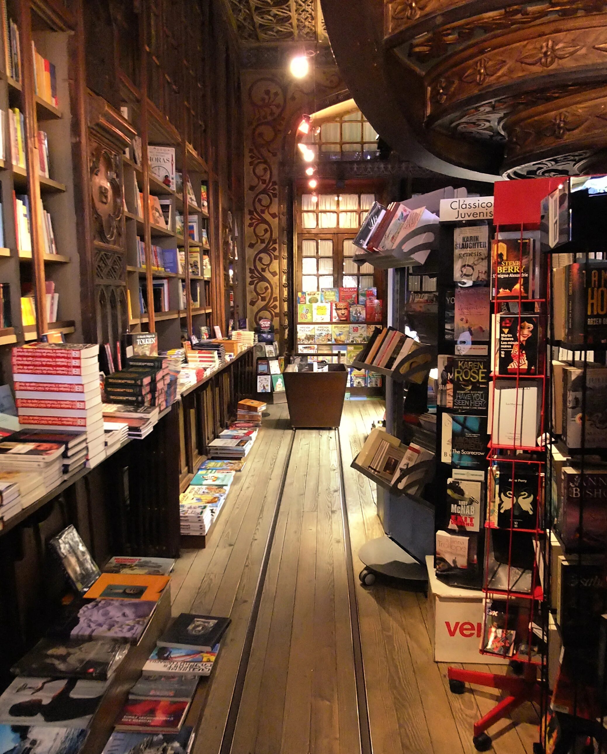 Самые красивые книжные магазины. Книжный магазин подписные издания санкт-петербург. Реклама книжного магазина. Подписные издания магазин. Необычные книжные магазины.