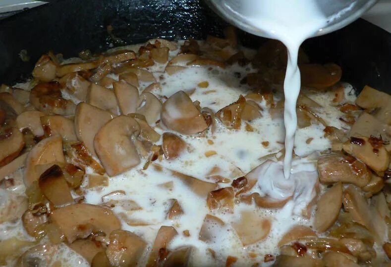 Паста портобелло в грибном соусе. Соус из шампиньонов со сливками. Как готовить грибы в сливках. Грибы шампиньоны сметанном соусе. Как готовить грибы в сливках.