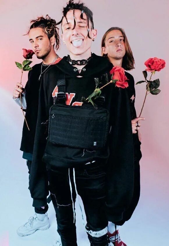 Chase atlantic распались. Чейз атлантик. чейз атлантик клинтон кейв. чейз атлантик участники. chase atlantic группа.