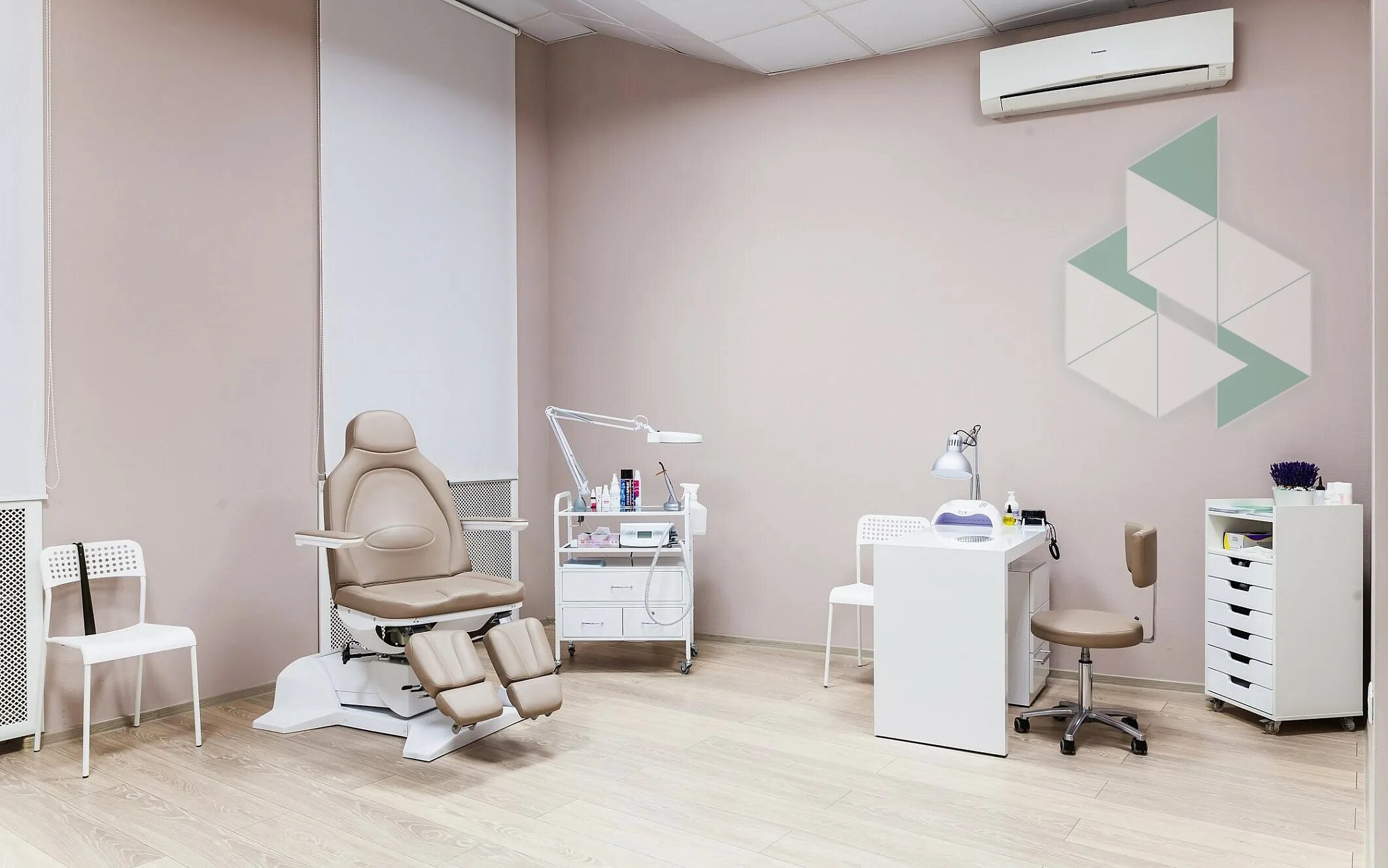 Podology clinic. Студия подологии. Дизайн студии подологии. Студия медицинского педикюра. Дизайн студии подологии.